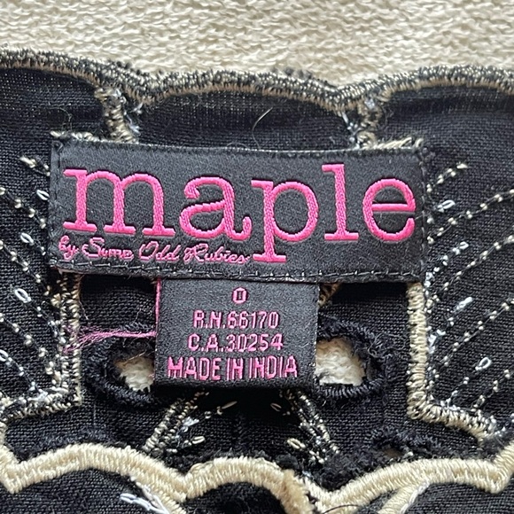 Maple leave embroidered black blouse - Picture 3 of 7